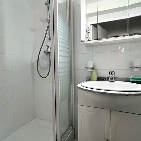 T2 Renove Avec Piscine Et Parking A 50m De La Plage, Wifi Gratuite - Fr-1-607-91 *
